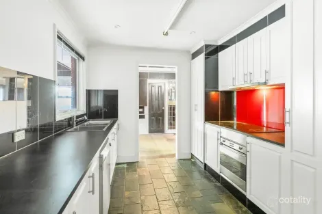 Property photo of 10 James Cook Drive Cranbourne VIC 3977