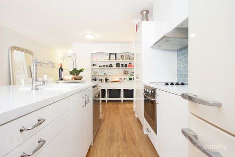 Property photo of 2/15 Goodwin Street Kangaroo Point QLD 4169