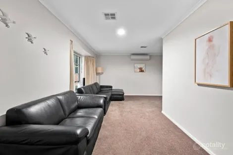 Property photo of 4 Baltaser Drive Pakenham VIC 3810