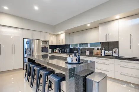Property photo of 3012 Northview Parade Benowa QLD 4217