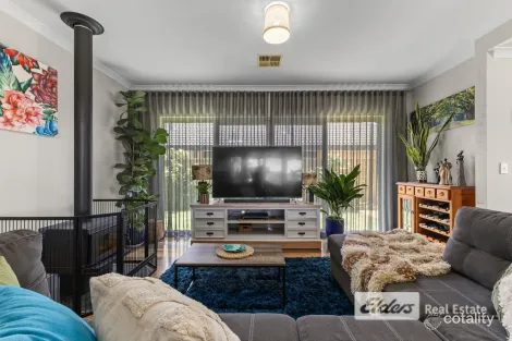 Property photo of 8 Hazelgrove Crescent Millbridge WA 6232