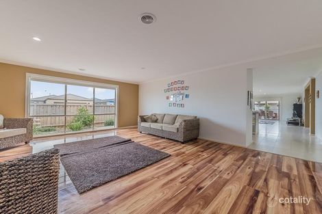 Property photo of 18 Celsius Drive Cranbourne North VIC 3977