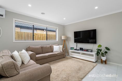 Property photo of 24 Bogong Loop Tarneit VIC 3029