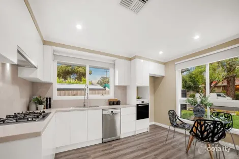 Property photo of 36 Kingloch Parade Wantirna VIC 3152