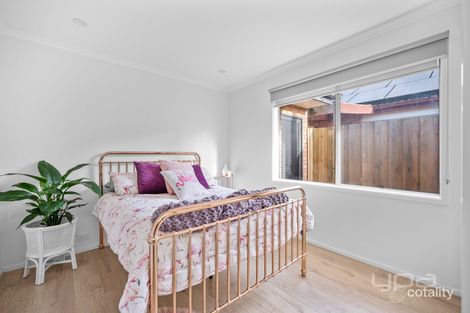 Property photo of 8 Gardenview Grove Westmeadows VIC 3049