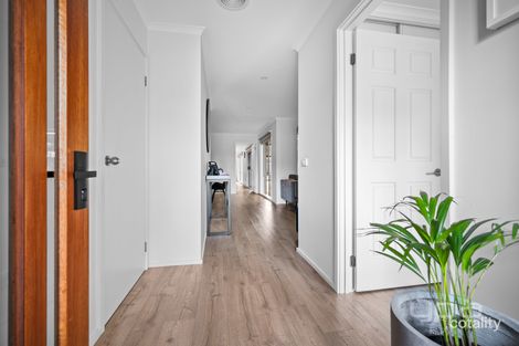 Property photo of 8 Gardenview Grove Westmeadows VIC 3049