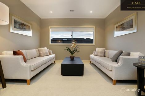 Property photo of 28 Bausch Street Berwick VIC 3806