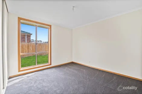Property photo of 7 Rossi Close Pakenham VIC 3810