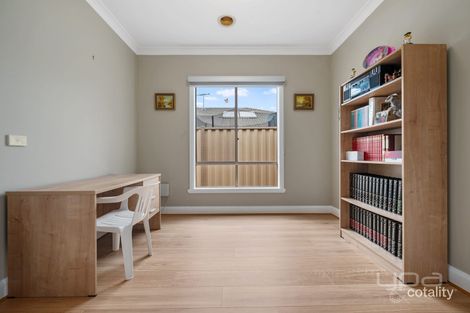 Property photo of 2/48 Brookfield Avenue Brookfield VIC 3338