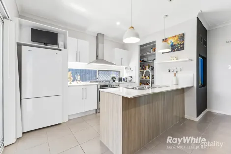 Property photo of 3 Clancy Court Rothwell QLD 4022