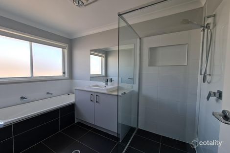 Property photo of 1 Poppy Crescent Springfield Lakes QLD 4300