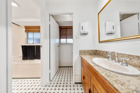 Property photo of 2 Garreffa Close Edensor Park NSW 2176