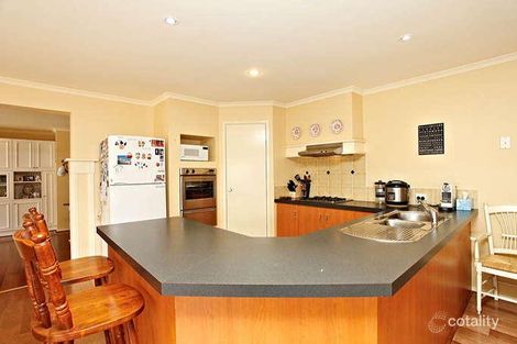 Property photo of 31 Ranmore Grove Caroline Springs VIC 3023
