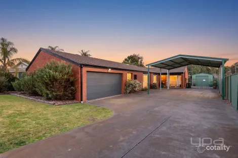Property photo of 15 Stanley Crescent Brookfield VIC 3338