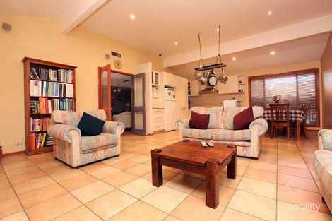 Property photo of 6 Benstead Place Gordon ACT 2906