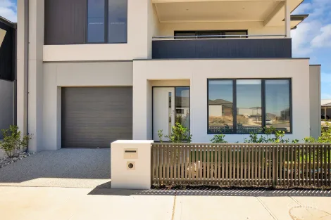 Property photo of 2 Totterdown Way Werribee VIC 3030