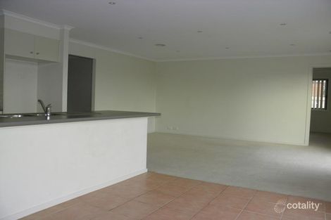 Property photo of 2 Rowan Walk Drouin VIC 3818