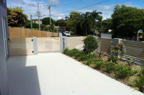 4 Osterley Rd, Yeronga, QLD 4104