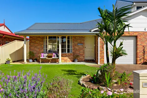 Property photo of 1/4 Oceanside Drive Caves Beach NSW 2281