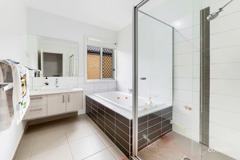 Property photo of 10 Panama Road Cranbourne West VIC 3977