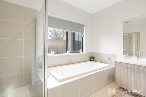 Property photo of 25 Dev Terrace Rockbank VIC 3335