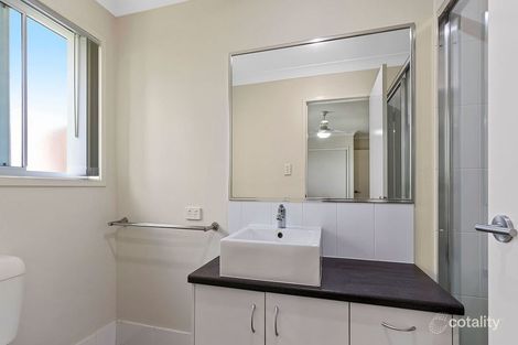 Property photo of 33 Violet Street Wynnum QLD 4178