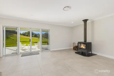 Property photo of 30 Mallyon Close Lochiel NSW 2549