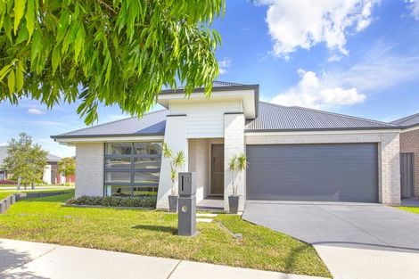 Property photo of 11 Lyora Street Glenmore Park NSW 2745