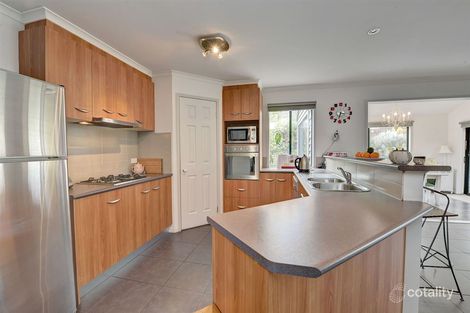 Property photo of 65 Faversham Avenue Lake Gardens VIC 3355