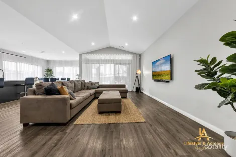 Property photo of 30 Oakmont Drive Drouin VIC 3818