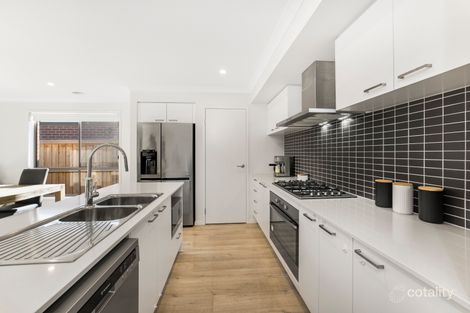 Property photo of 12 Bessie Drive Cranbourne West VIC 3977