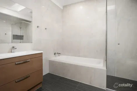 Property photo of 12 Emo Road Malvern East VIC 3145