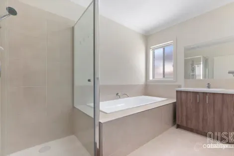 Property photo of 141 Citybay Drive Point Cook VIC 3030