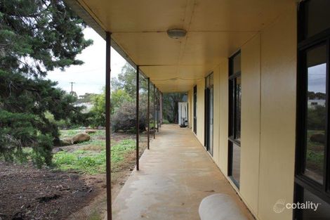 Property photo of 8 Edwards Street Merredin WA 6415