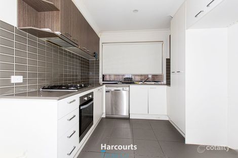Property photo of 18 Oscar Circuit Roxburgh Park VIC 3064