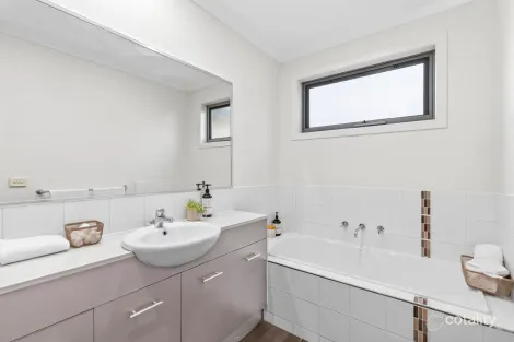 Property photo of 28A Seaview Crescent Seaholme VIC 3018