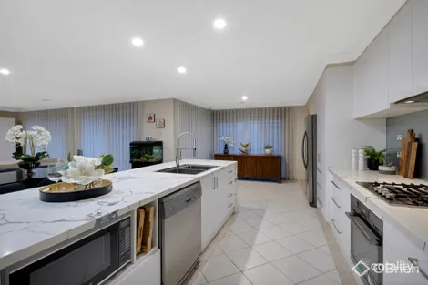 Property photo of 2 Larne Close Berwick VIC 3806