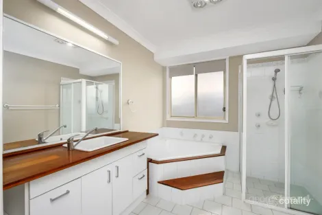 Property photo of 2 Sandpiper Place Green Point NSW 2251