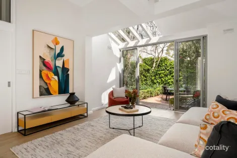 Property photo of 2 Woodside Crescent Toorak VIC 3142