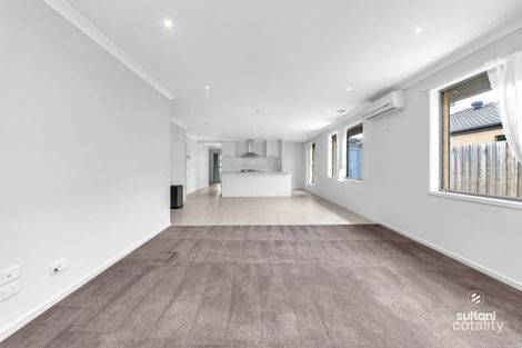 Property photo of 12 Caxton Close Clyde VIC 3978