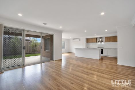 Property photo of 34 Butterscotch Esplanade Manor Lakes VIC 3024