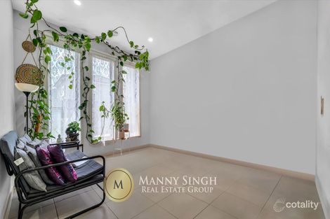 Property photo of 12 Tully Crescent Narre Warren VIC 3805