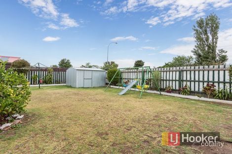 Property photo of 10 Mariner Close Cranbourne North VIC 3977