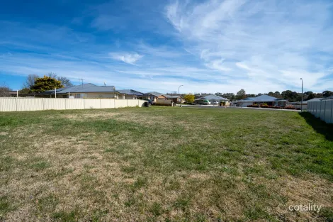 Property photo of 4 Hunt Place Blayney NSW 2799