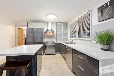 Property photo of 11 Willunga Court Berwick VIC 3806