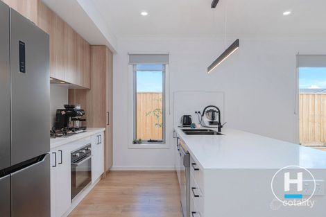 Property photo of 2 Mawson Street Mickleham VIC 3064