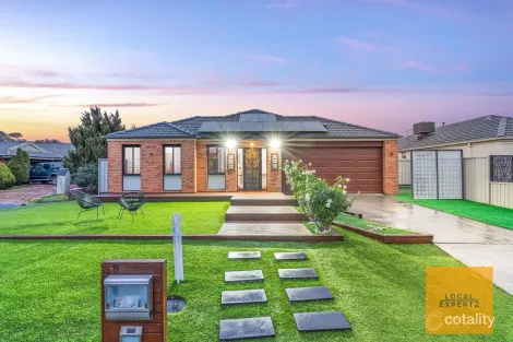 Property photo of 11 Girraween Place Caroline Springs VIC 3023