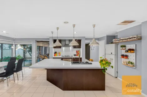 Property photo of 11 Girraween Place Caroline Springs VIC 3023