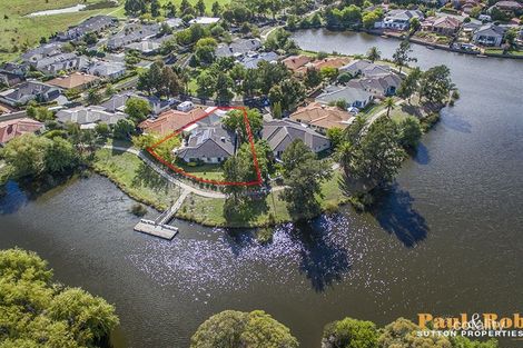 Property photo of 6 Waterview Gardens Jerrabomberra NSW 2619