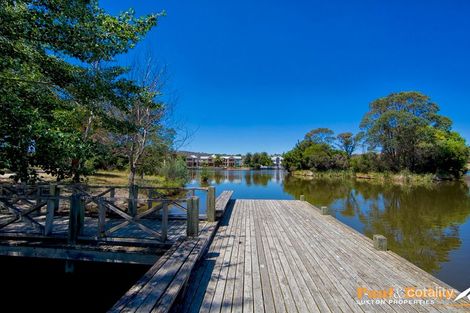 Property photo of 6 Waterview Gardens Jerrabomberra NSW 2619